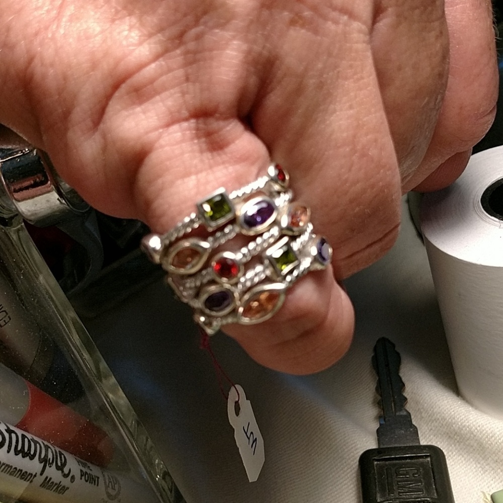 Silver multi stone ring. 925